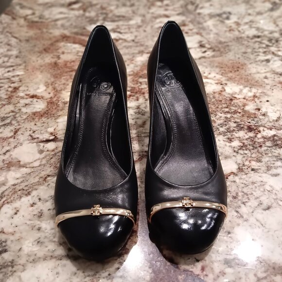 EUC 💥 TORY BURCH PACEY BLACK LEATHER WEDGE HEELS ~ SIZE 7.5 - Picture 1 of 6